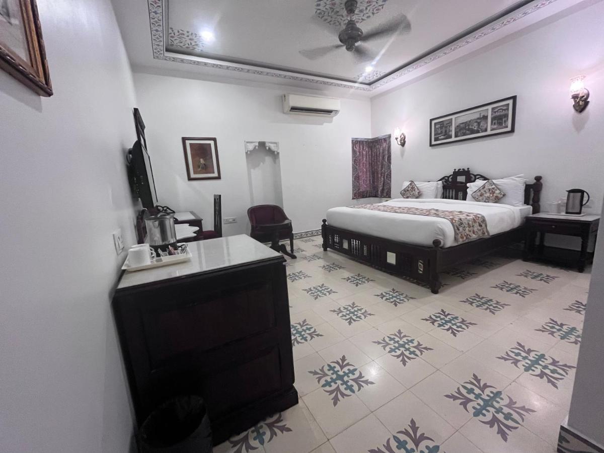 Ratnawali - A Vegetarian Heritage Hotel Джайпур Екстериор снимка
