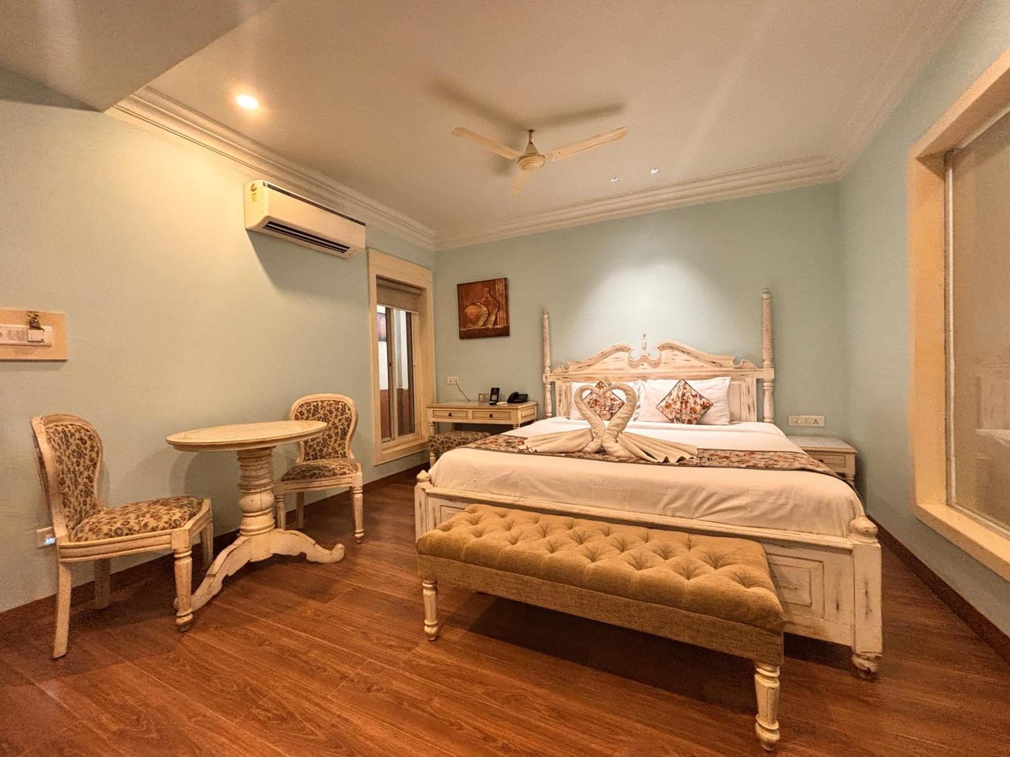 Ratnawali - A Vegetarian Heritage Hotel Джайпур Екстериор снимка