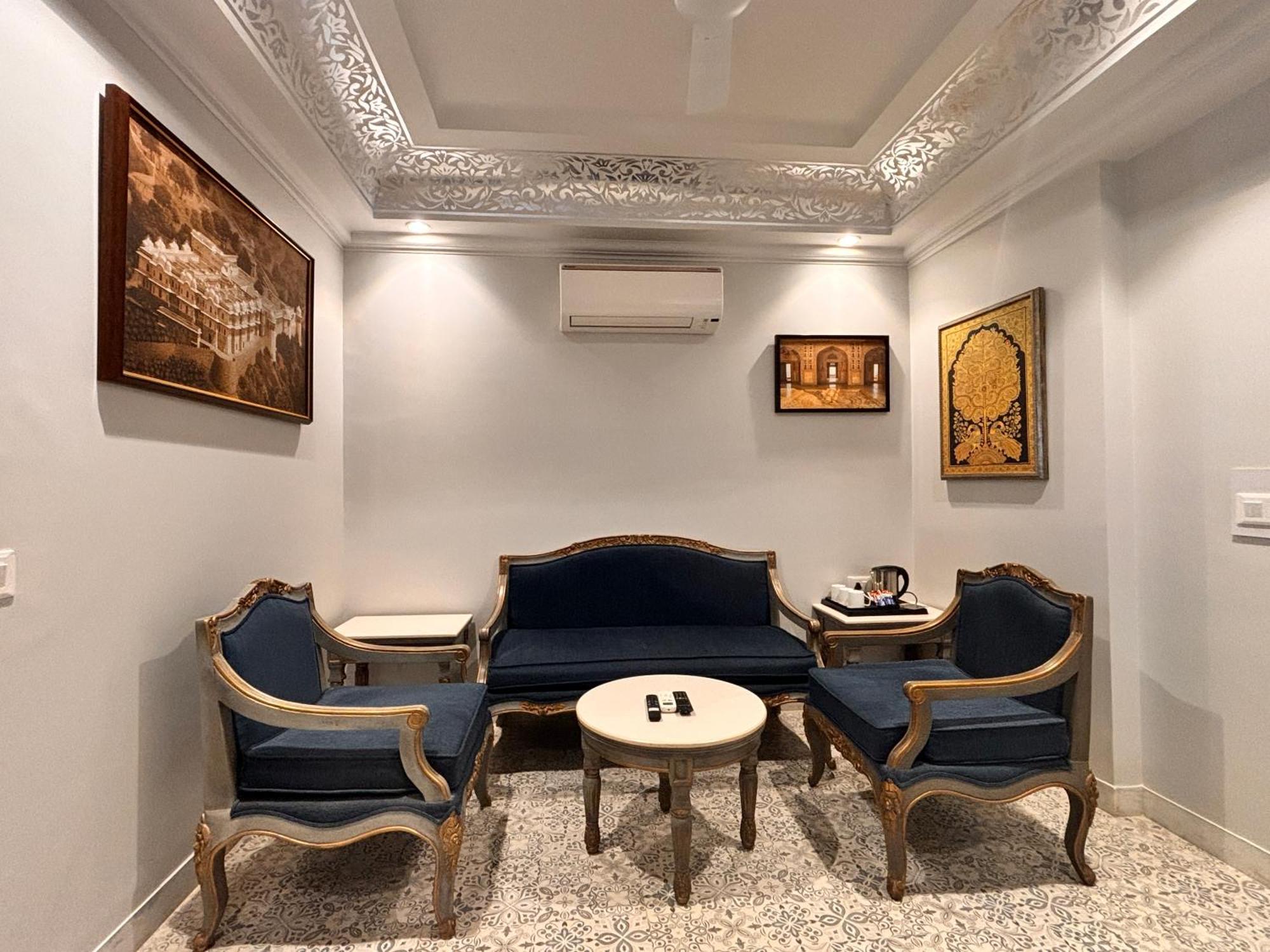 Ratnawali - A Vegetarian Heritage Hotel Джайпур Екстериор снимка