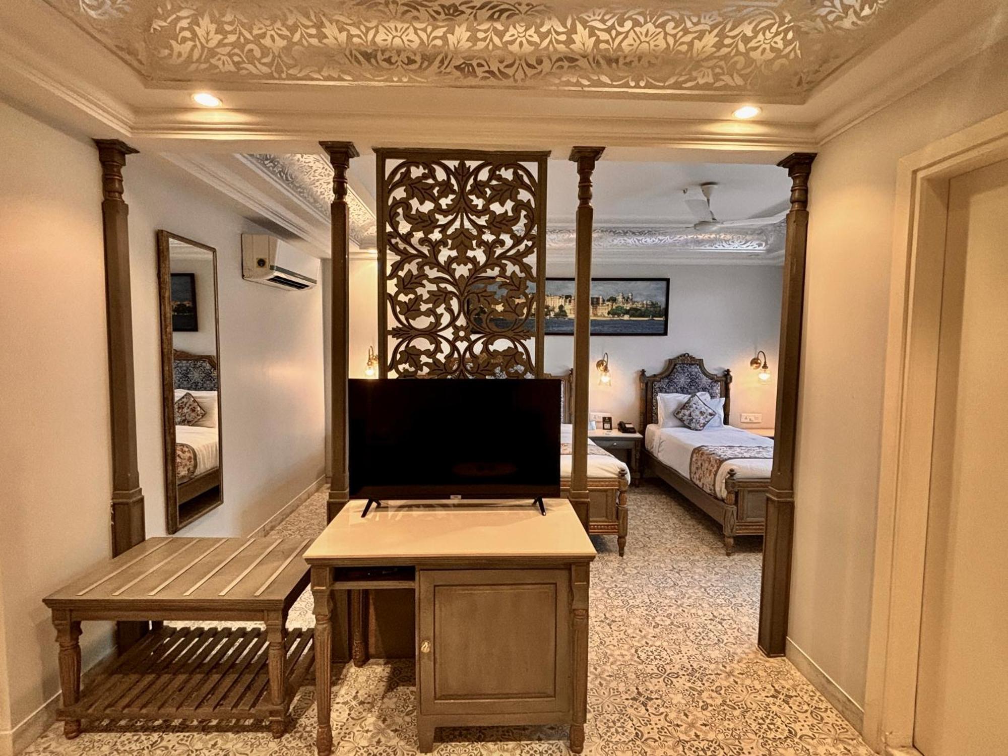 Ratnawali - A Vegetarian Heritage Hotel Джайпур Екстериор снимка